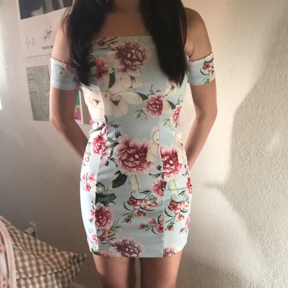 floral body con dress